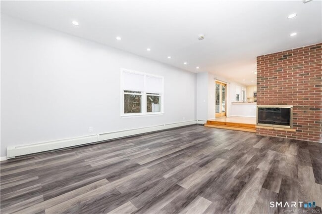 Building Photo - 129 W Ridge Dr