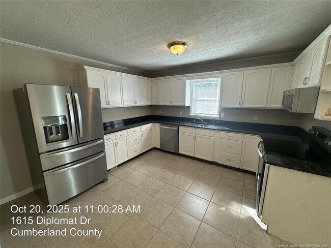 Building Photo - 1615 Diplomat Dr