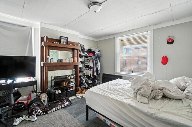 Building Photo - 7 bed/2 bath on Atkinson, Mins. from UC for Only $650/pp ($4,550/mo)!