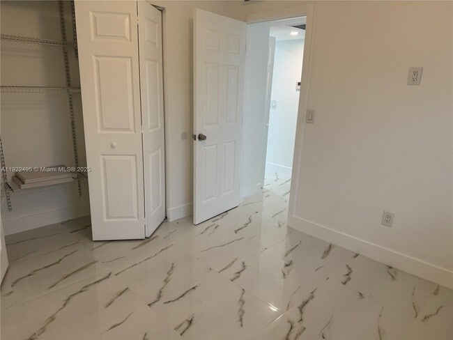 Building Photo - 9726 Hammocks Blvd