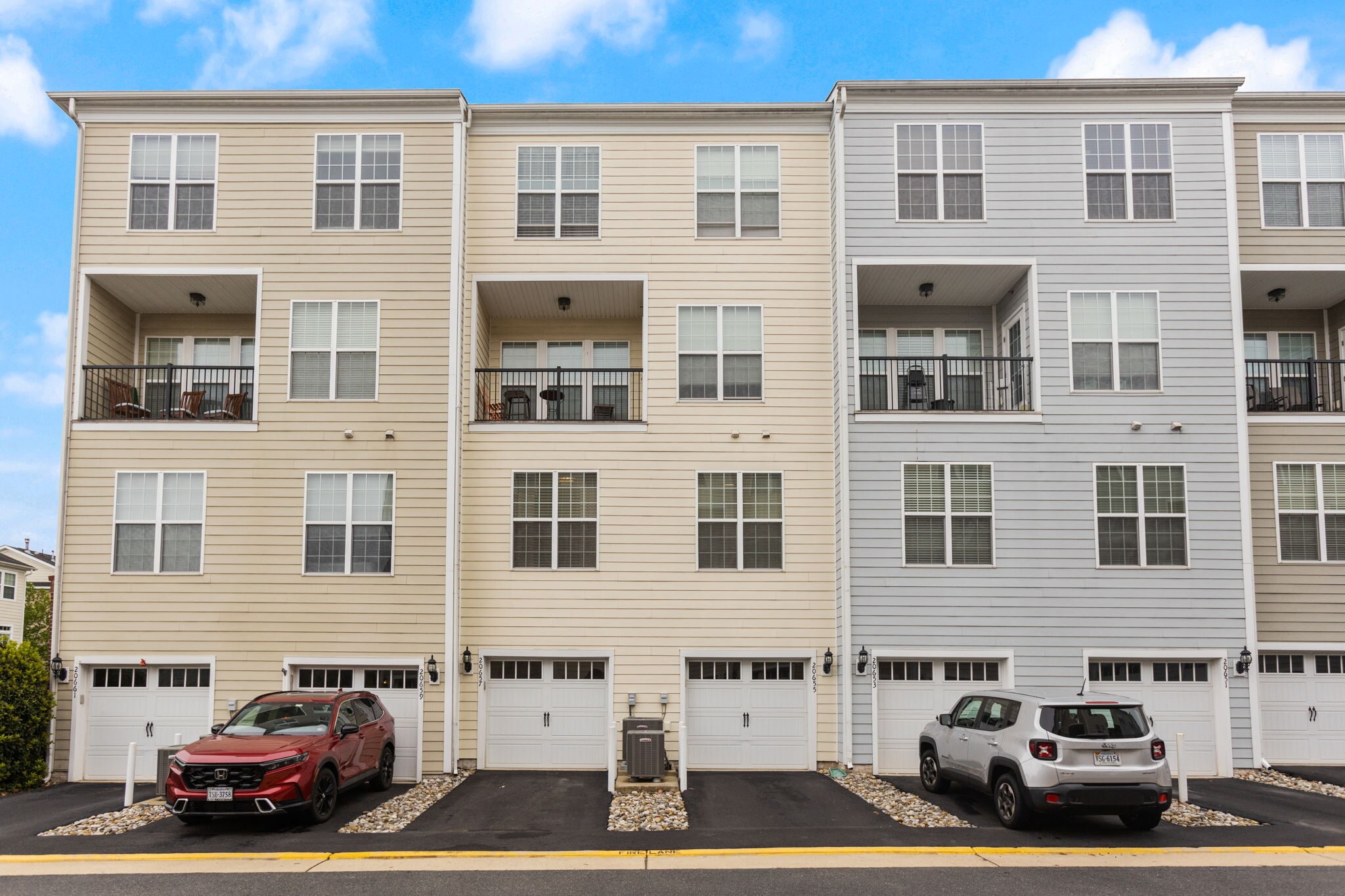 Building Photo - 20657 Sibbald Sq