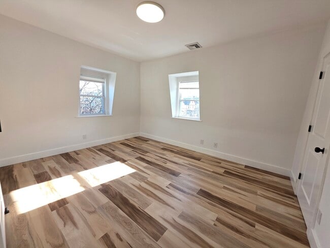 Building Photo - 84 Dudley St