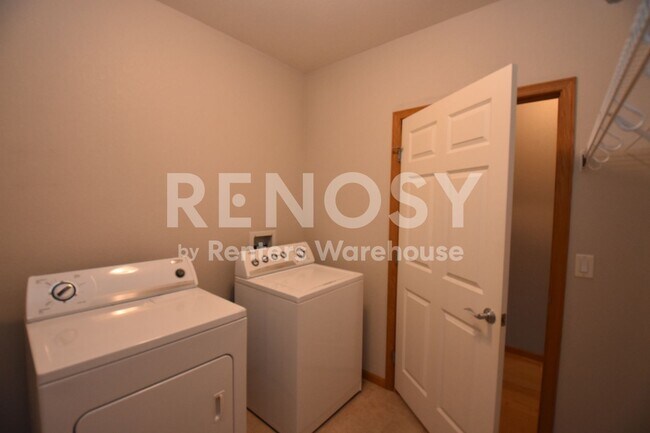 Building Photo - Stunning 1 Bedroom 1 Bathroom in Saint Louis Park!