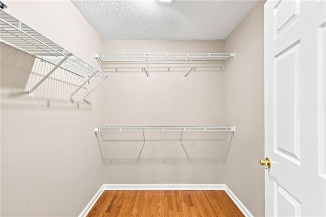 Building Photo - 3204 Village Ln