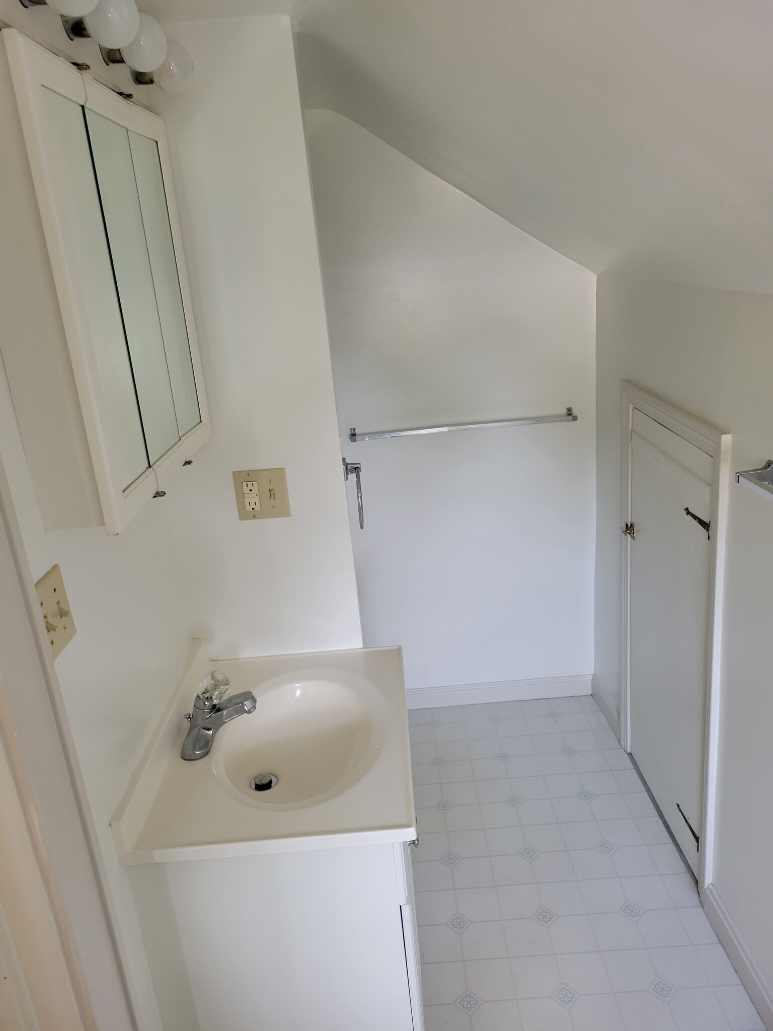 Building Photo - 1448 Massillon Rd