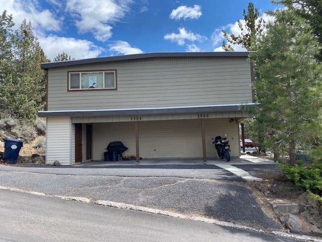 Primary Photo - West Side Location