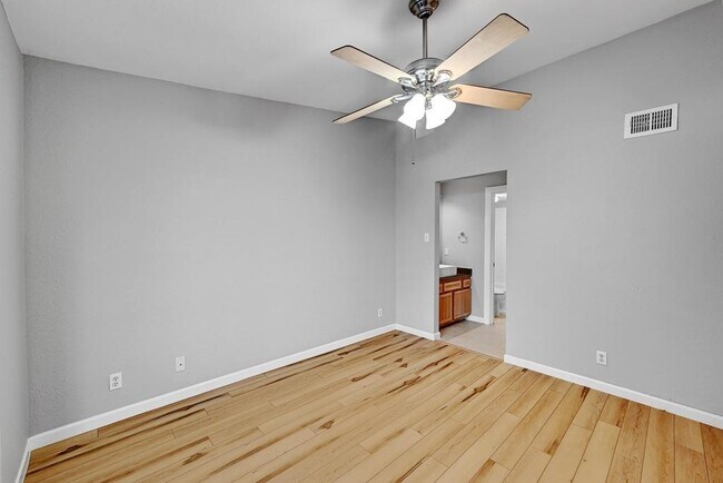 Building Photo - 1601 Faro Dr