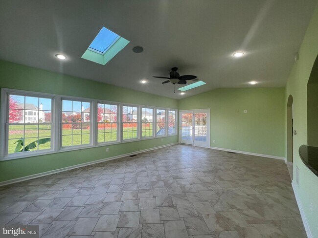 Building Photo - 43554 Freeport Pl