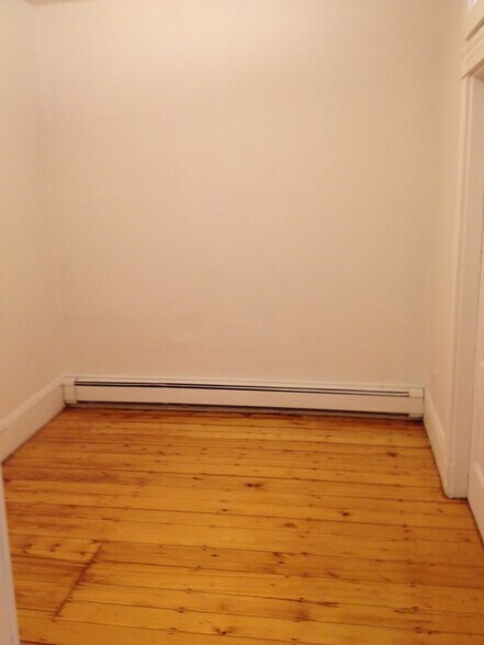 Building Photo - 254 Windsor St