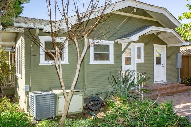 Building Photo - Beautifully restored historic home