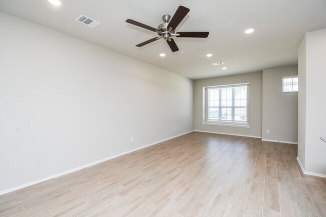 Building Photo - 2910 Scanlan Mdw