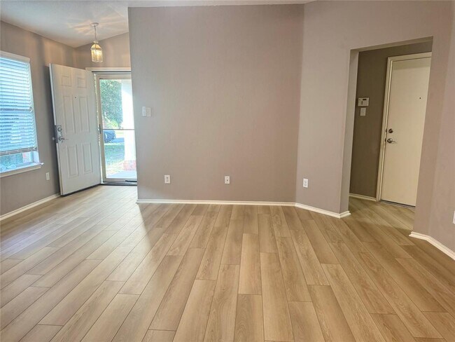 Building Photo - 1007 Barclay Dr