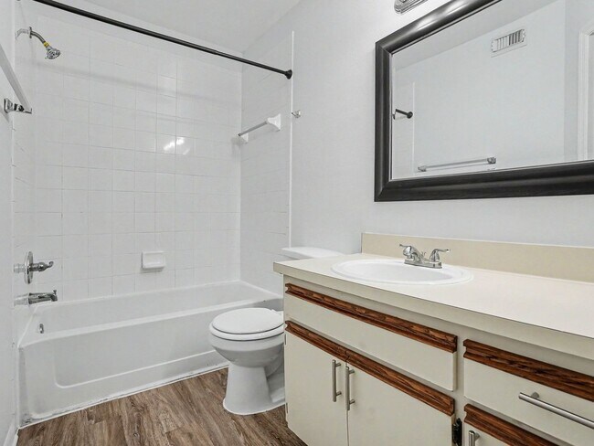 Building Photo - 437 Fountainhead Cir