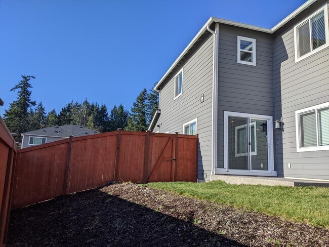 Building Photo - 4/2.5 Townhouse for rent in DuPont!