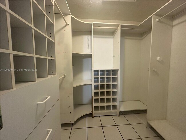 Building Photo - 1275 W 35th St