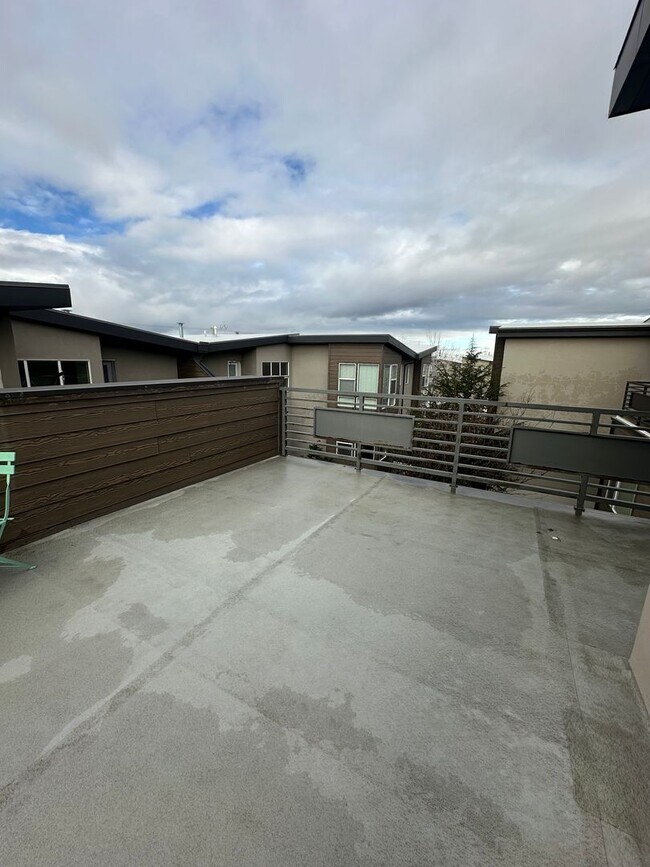 Building Photo - GORGEOUS Home!!!!