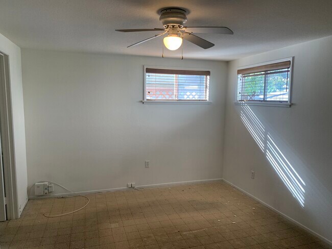 Master bedroom - 3728 E 5th St