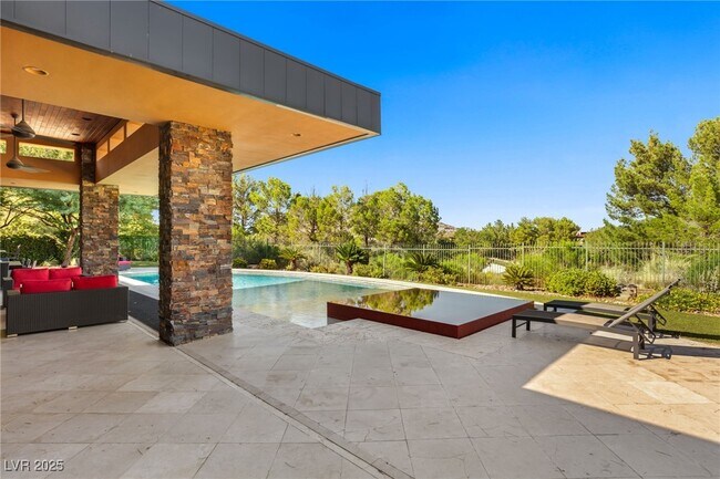 Building Photo - 2 Castle Oaks Ct