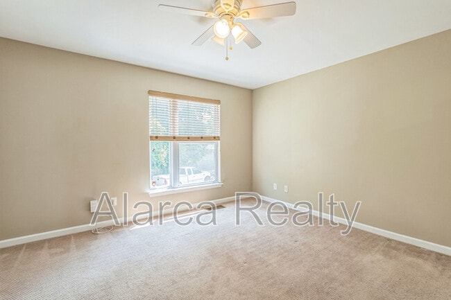 Building Photo - 647 Raphael Place