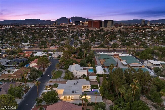 Building Photo - 2401 Driftwood Dr