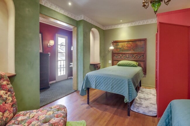 Building Photo - ROOM FOR RENT in beautiful Point Loma cust...