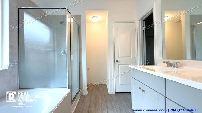 Building Photo - $2,300 - 4bed/ 2Bath - Stunning house in F...