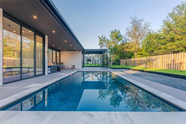 Building Photo - 614 Robin Dale Dr