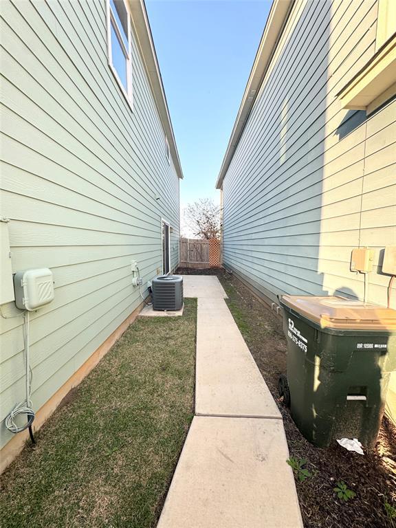 Building Photo - 1705 Arbor Knot Dr