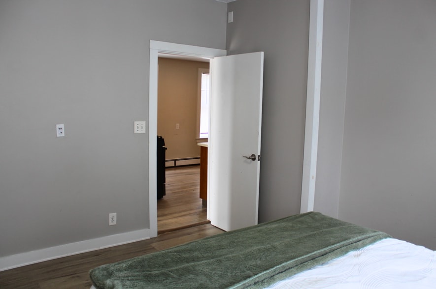 Building Photo - 4 Northend St