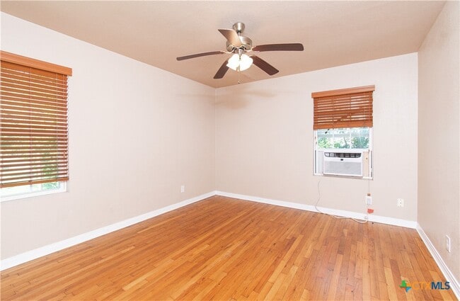 Building Photo - 2116 W Avenue D
