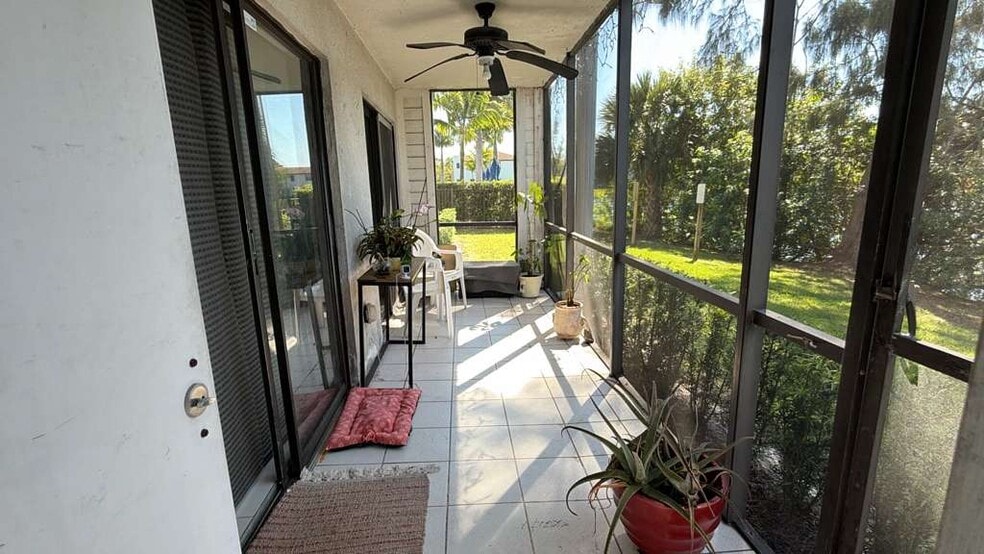 Building Photo - 468 NE 206th Ln