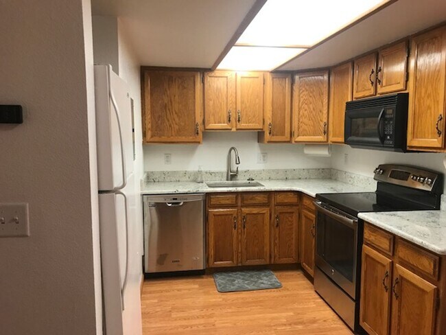 Building Photo - 1 Bedroom Condo Near CU Campus