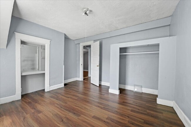 Building Photo - 1375 E Minnesota St