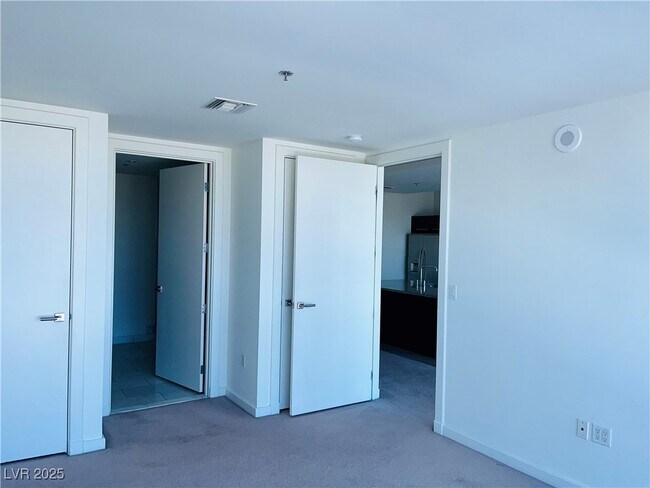 Building Photo - 4471 Dean Martin Dr