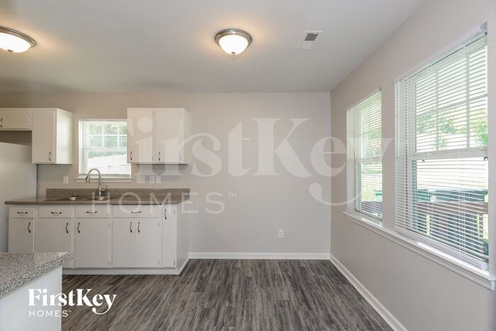 Building Photo - 3018 Amay James Ave