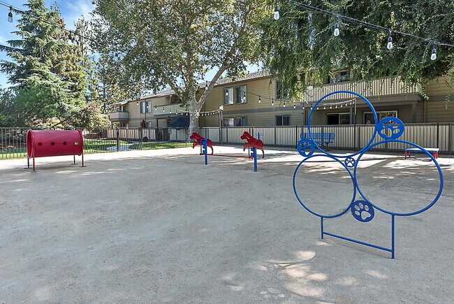 Building Photo - The Commons