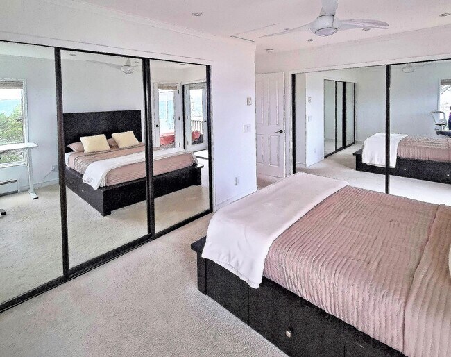 Building Photo - One bedroom top floor corner unit condo with gorgeous view for rent!