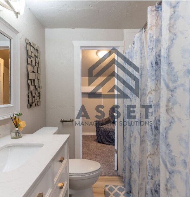 Building Photo - 2-Bed Furnished or Unfurnished The Choice Is Yours!