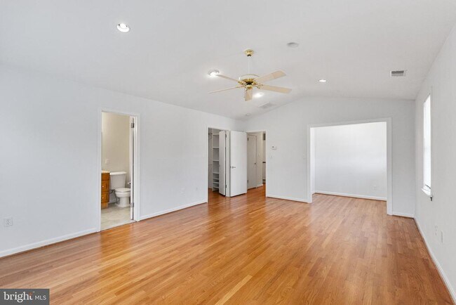 Building Photo - 7611 Whittier Blvd