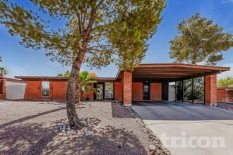 Building Photo - 2131 S Deer Trail Cir