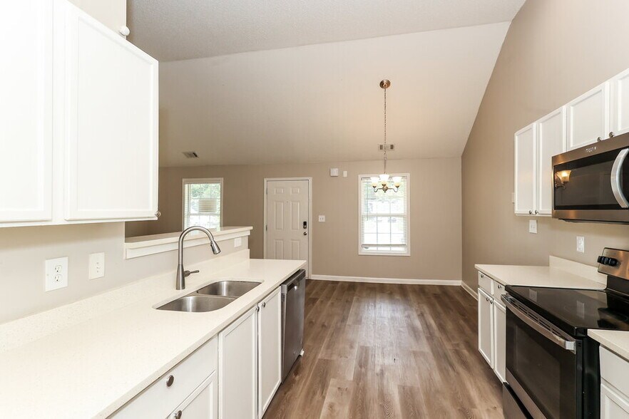 Building Photo - 4925 Brookwood Pl