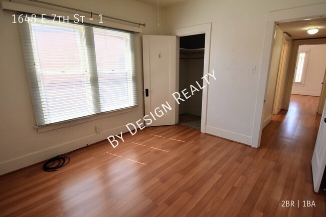 Building Photo - Vintage 2 Bed 1 Bath Bungalow - WALKING DI...