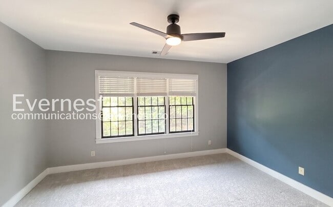 Building Photo - 2 Bed/2.5 Bath Home with Fenced Yard / Available Soon!