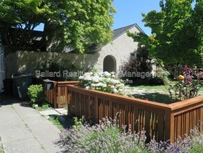 Building Photo - 3246 Conkling Pl W