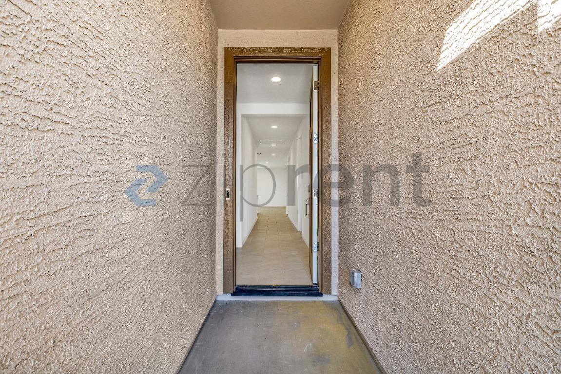 Building Photo - Unit