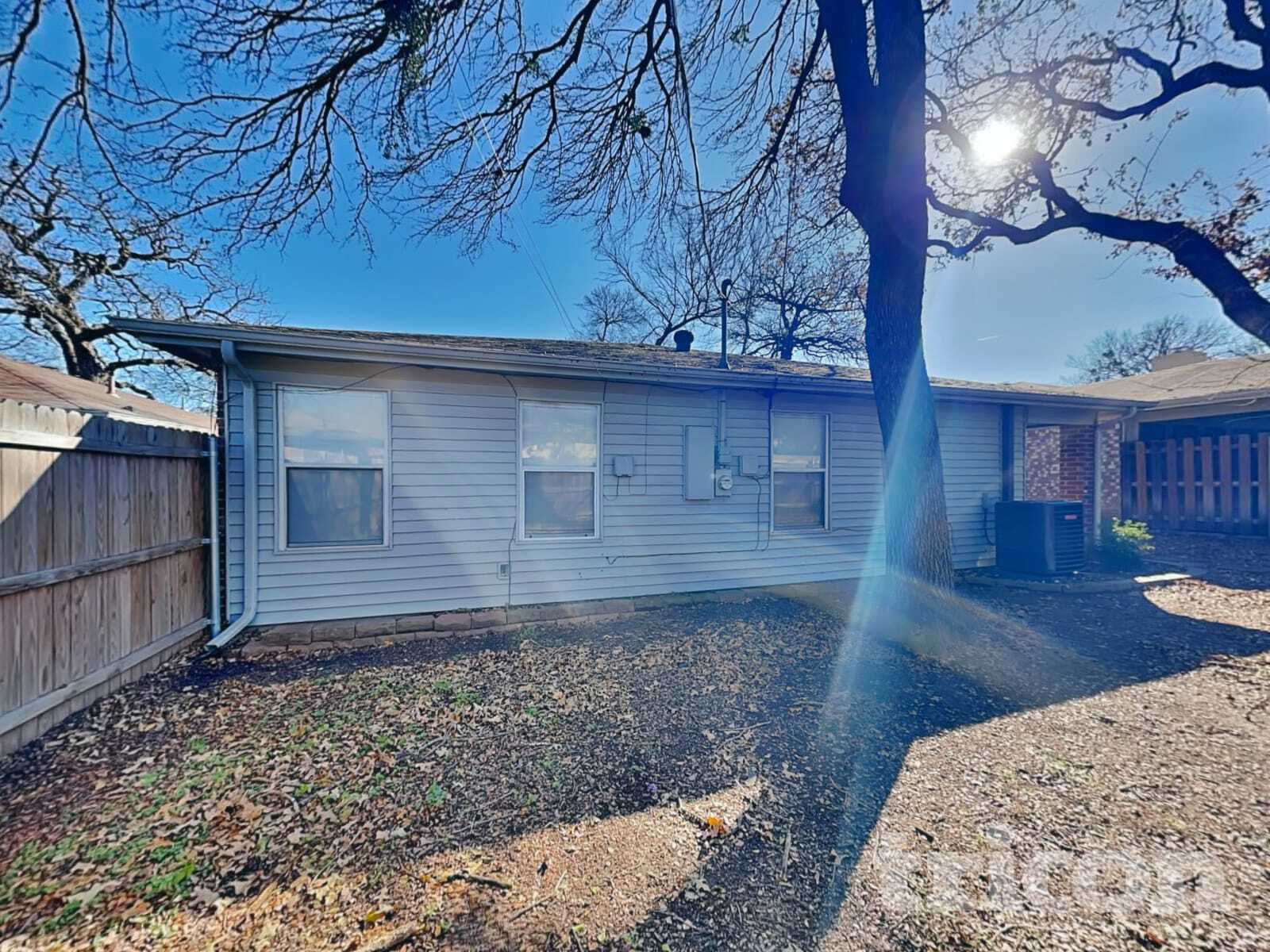 Building Photo - 1210 Hidden Creek Dr