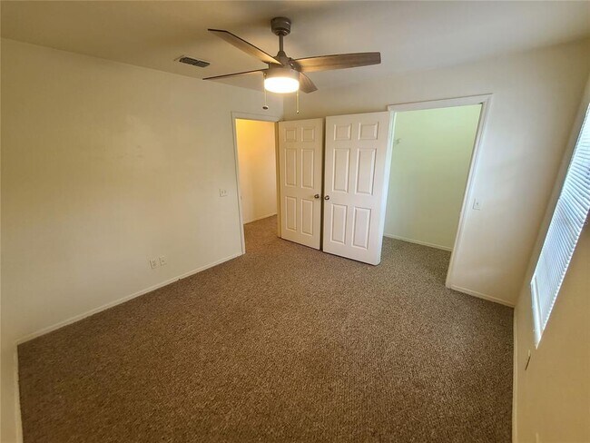 Building Photo - 5903 Willow Ridge Dr