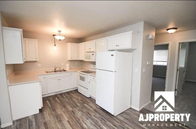 Building Photo - 4907 S Tennis Ln