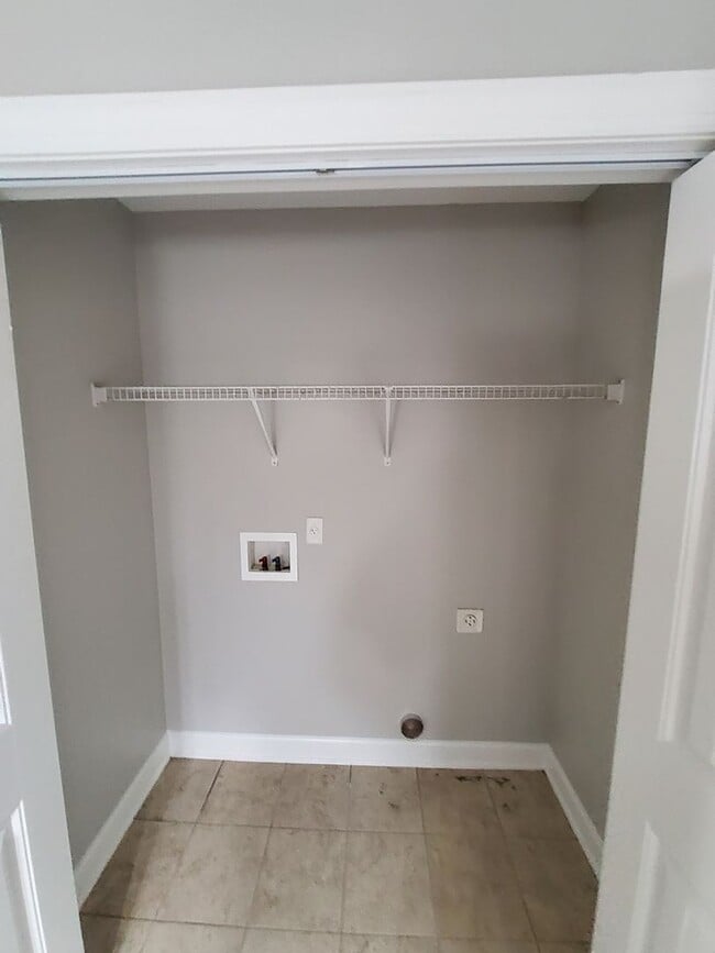 Building Photo - 3850 Farm Gate Cove