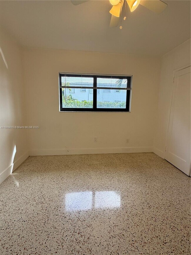 Building Photo - 600 SW 10th St